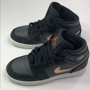 Air Jordan 1 Retro High GS (Womens Size 5.5/6)